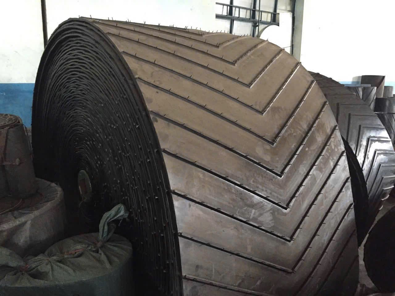 Băng tải cao su gân V 3 lớp bố gân 10mm Băng tải cao su gân V 3 lớp bố gân 10mm